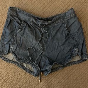 Splendid Chambray Dolphin Shorts Size S